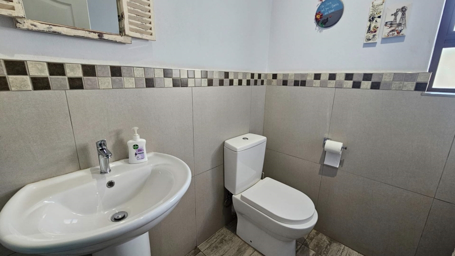 3 Bedroom Property for Sale in Gateway Manor North West